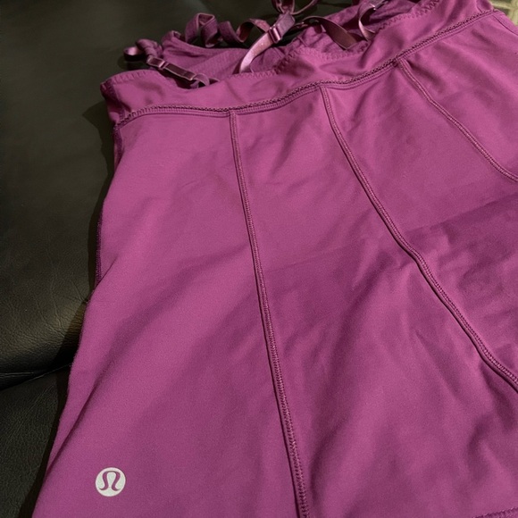 Lululemon size 8 Purple Sports Bra - Picture 6 of 9